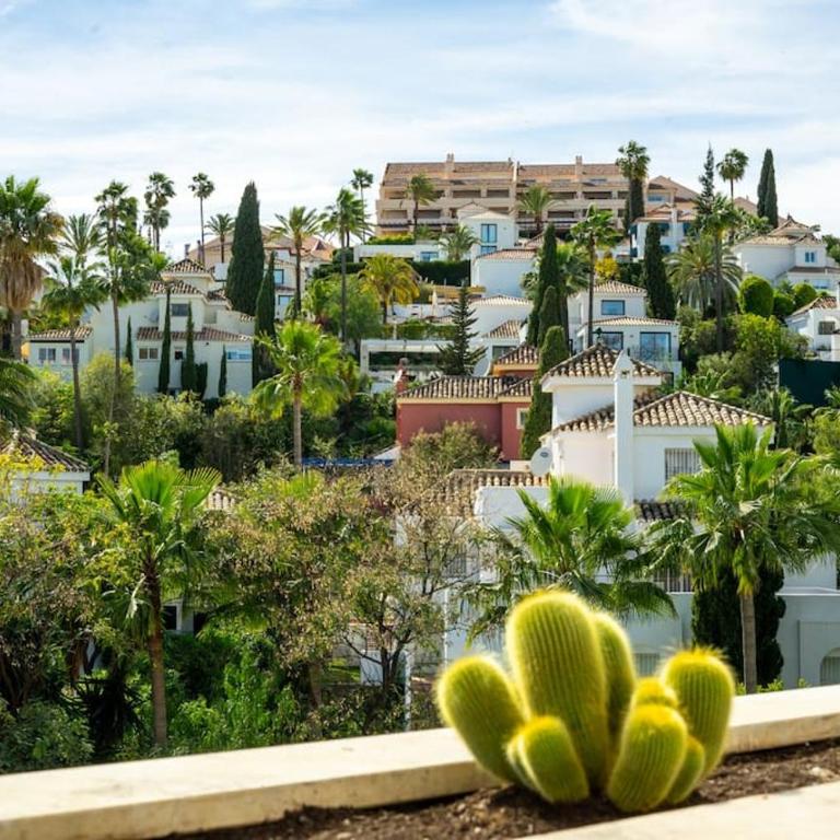 Luxury Escape Marbella - Three-Bedroom Apartment - 16