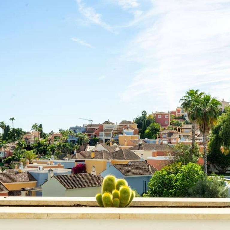 Luxury Escape Marbella - Three-Bedroom Apartment - 17