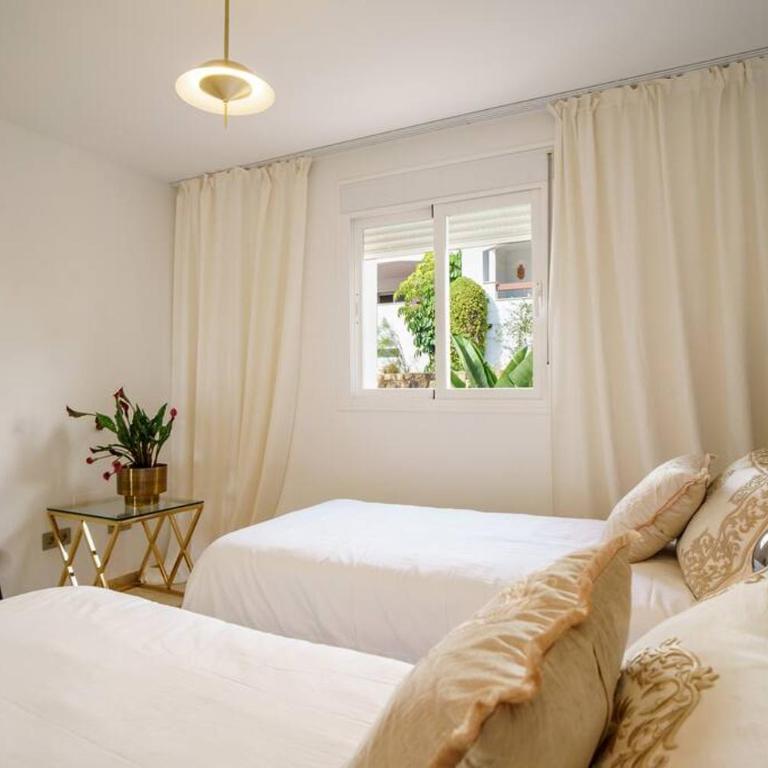 Luxury Escape Marbella - Three-Bedroom Apartment - 20