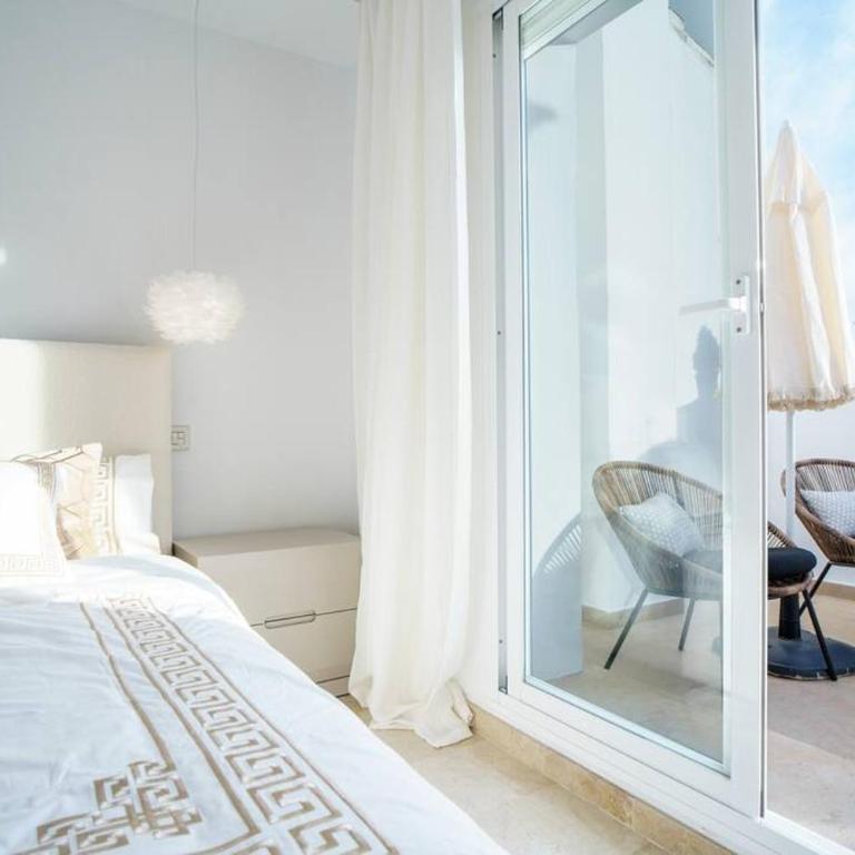 Luxury Escape Marbella - Three-Bedroom Apartment - 29
