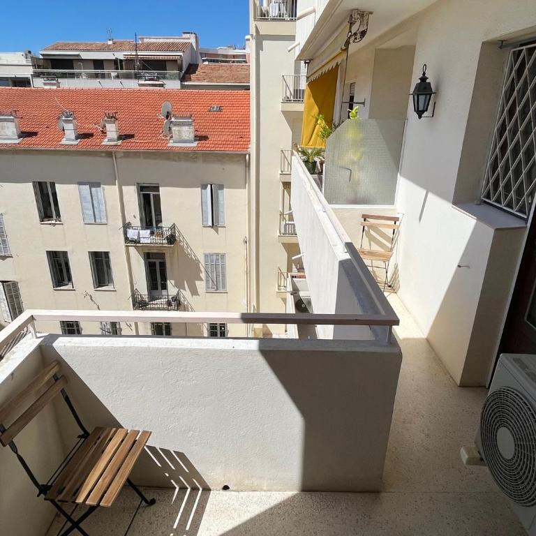 3P central refait à neuf - Parking L430cm x W275cm - Appartement 2 Chambres - 18