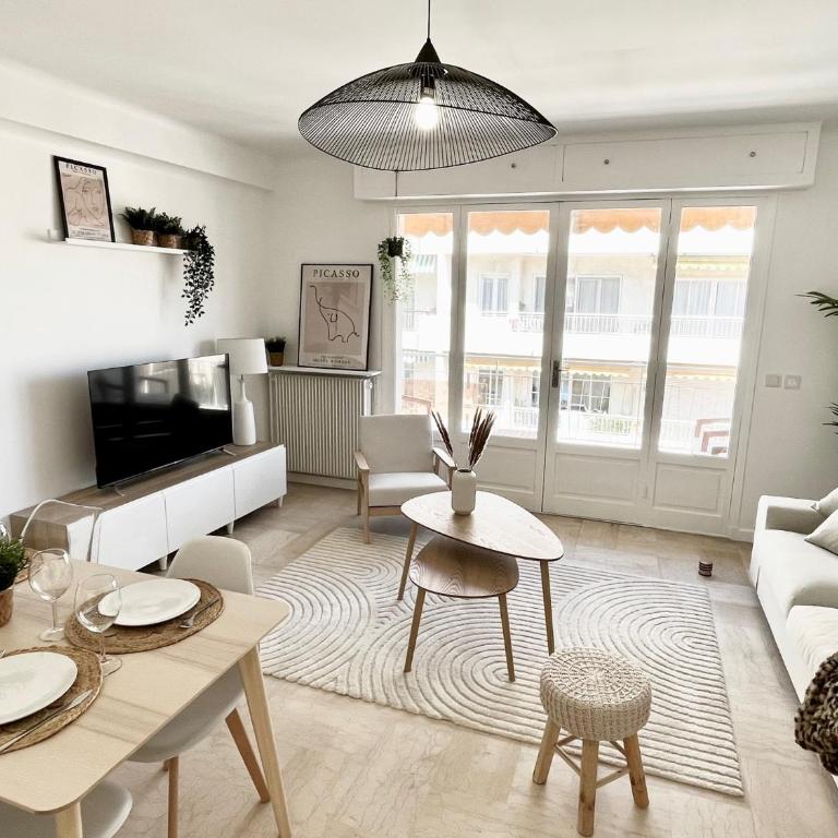 3P central refait à neuf - Parking L430cm x W275cm - Appartement 2 Chambres - 17