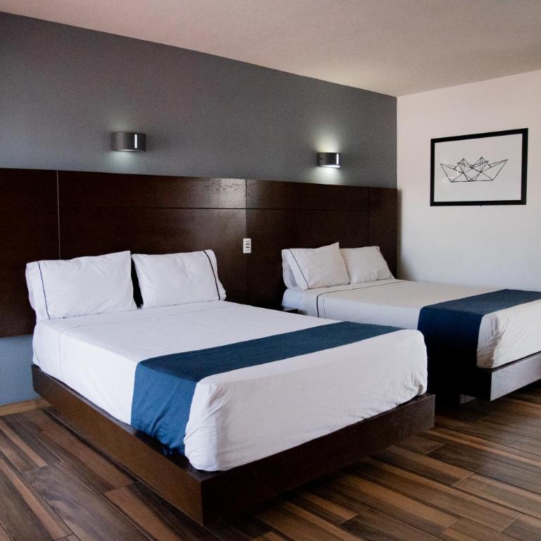 Hotel Expo Plaza Business and Family Guadalajara - Double Room with Two Double Beds - 1