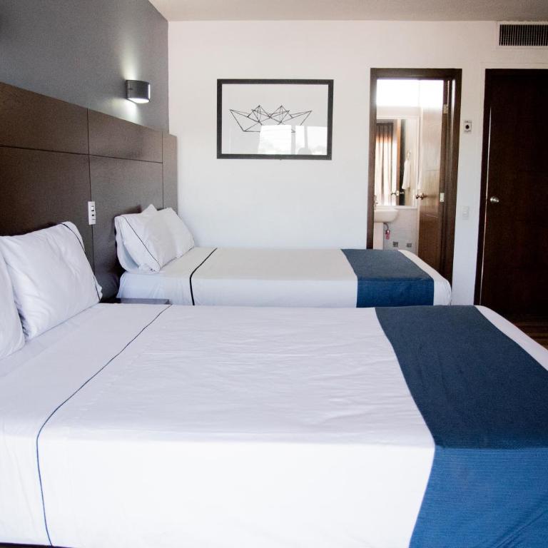 Hotel Expo Plaza Business and Family Guadalajara - Double Room with Two Double Beds - 2