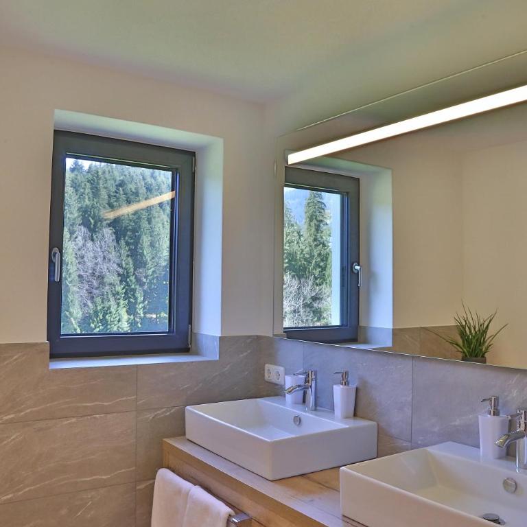 Landhaus Barbara - Two-Bedroom Apartment with Shower - 9