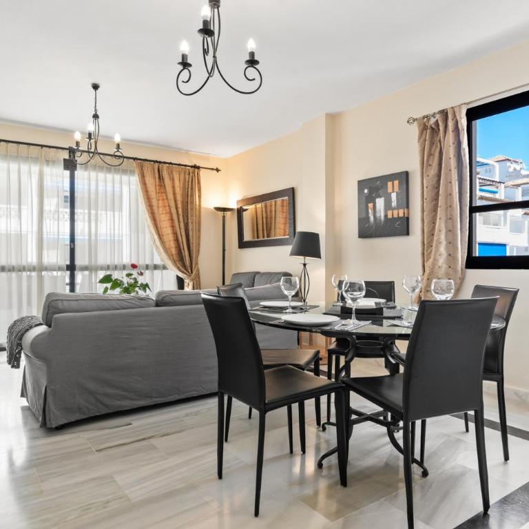 Beachside Luxury Apartment in Puerto Banus - Club Playas del Duque - Apartamento con terraza y vistas a la piscina - 61