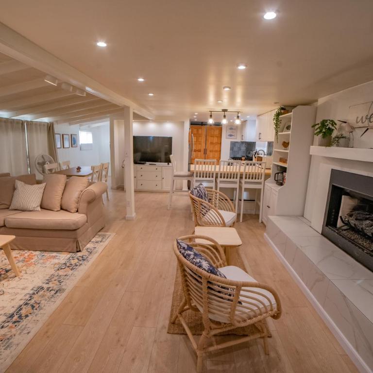 CASA MARIA - BEACHFRONT COTTAGE ON THE SAND - Two-Bedroom House - 4