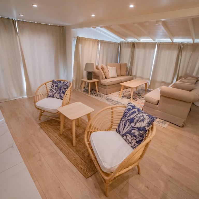 CASA MARIA - BEACHFRONT COTTAGE ON THE SAND - Two-Bedroom House - 5