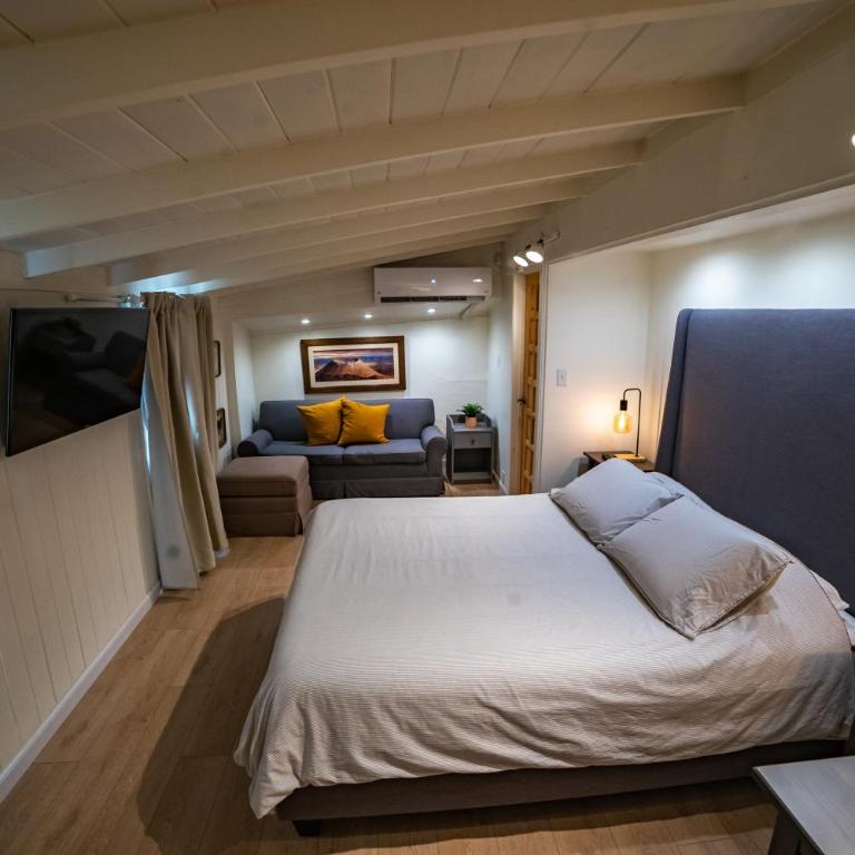 CASA MARIA - BEACHFRONT COTTAGE ON THE SAND - Two-Bedroom House - 17