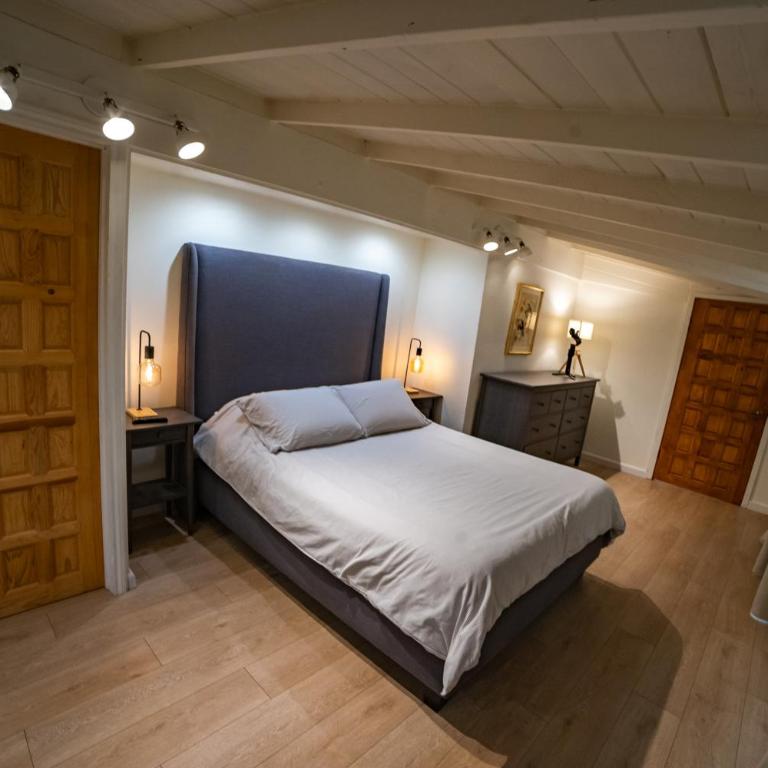 CASA MARIA - BEACHFRONT COTTAGE ON THE SAND - Two-Bedroom House - 18
