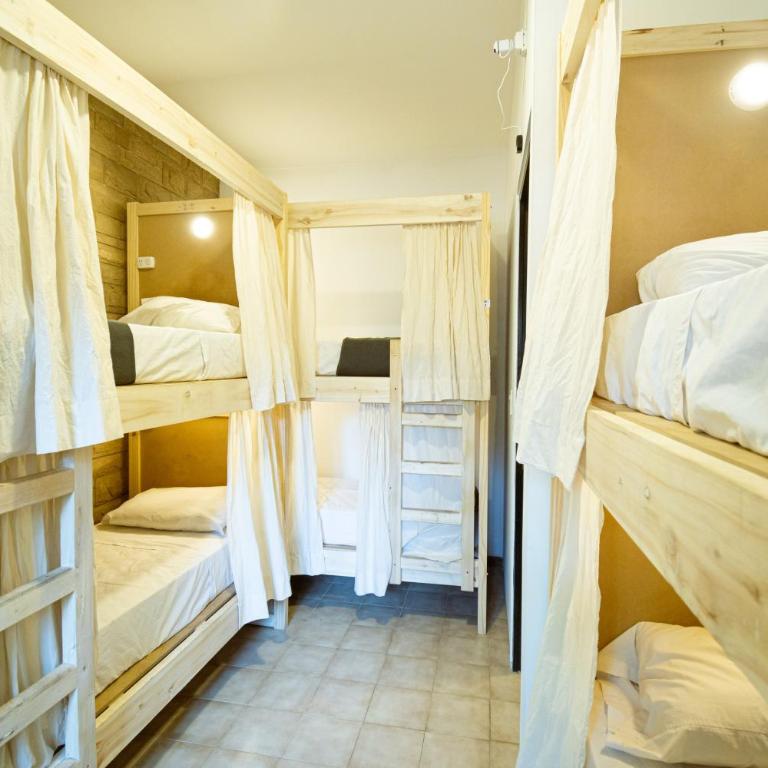 Fuxia House Hostel - Cama en habitación compartida de 8 camas - 1