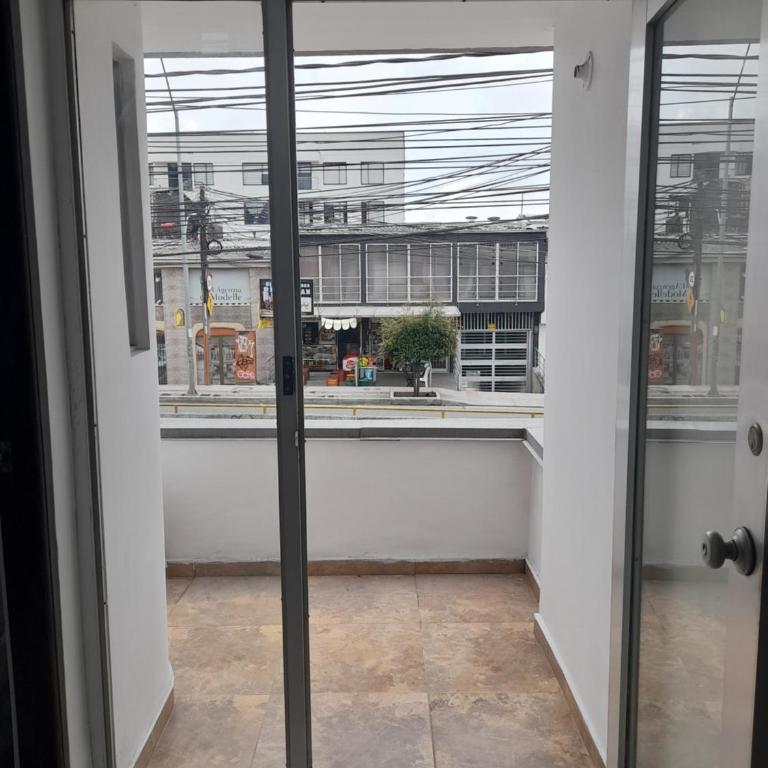 Casa Colibrí Hospedaje Manizales a 2 min del Cable y 1 min Zona G - Apartment with Balcony - 12