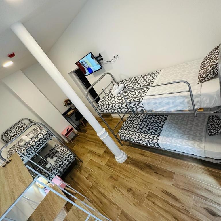 HOSTEL COSTA-LUZ Béjar 28-30 - Habitación Cuádruple con baño privado - 4