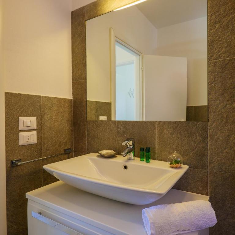 Residence Girasole Casa Gialla - Appartamento con 3 Camere da Letto e Terrazza - 12