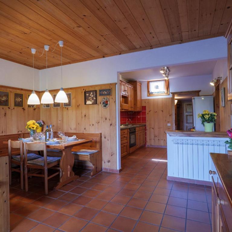 Villa Carlo - Appartamento con 2 Camere da Letto e Giardino - 9