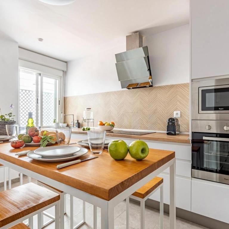 Exclusivo Duplex con terraza en Sevilla - Three-Bedroom Apartment - 16