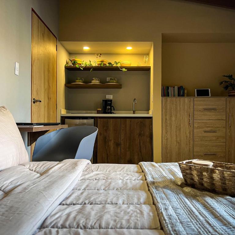 Book Lover's Haven, Your Private Library - One-Bedroom Apartment - 1