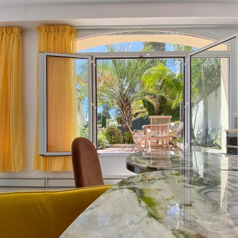 Villa l'ensoleillée vue panoramique mer, 250 m de la plage et du centre ville - Studio - Vue sur Mer - 8