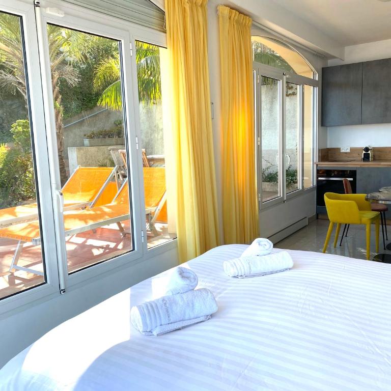 Villa l'ensoleillée vue panoramique mer, 250 m de la plage et du centre ville - Studio - Vue sur Mer - 20