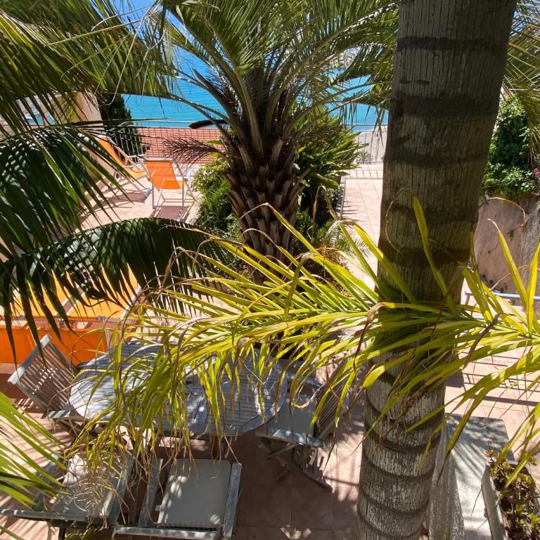 Villa l'ensoleillée vue panoramique mer, 250 m de la plage et du centre ville - Studio - Vue sur Mer - 14