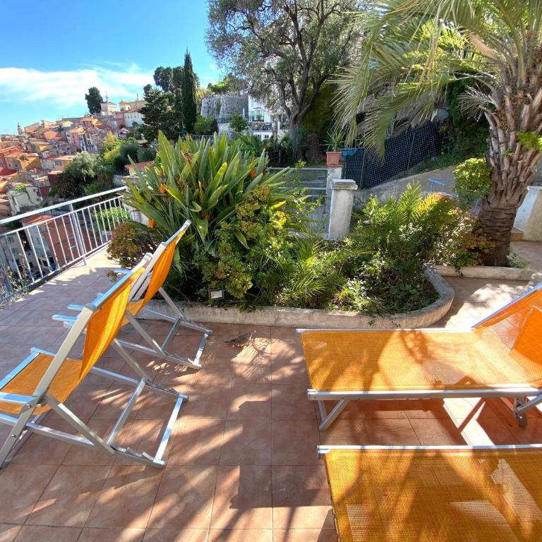 Villa l'ensoleillée vue panoramique mer, 250 m de la plage et du centre ville - Studio - Vue sur Mer - 15