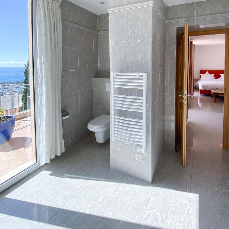 Villa l'ensoleillée vue panoramique mer, 250 m de la plage et du centre ville - Appartement - Vue sur Mer - 9