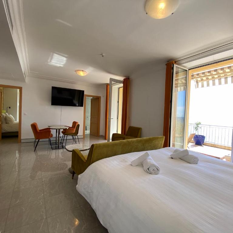 Villa l'ensoleillée vue panoramique mer, 250 m de la plage et du centre ville - Appartement - Vue sur Mer - 13