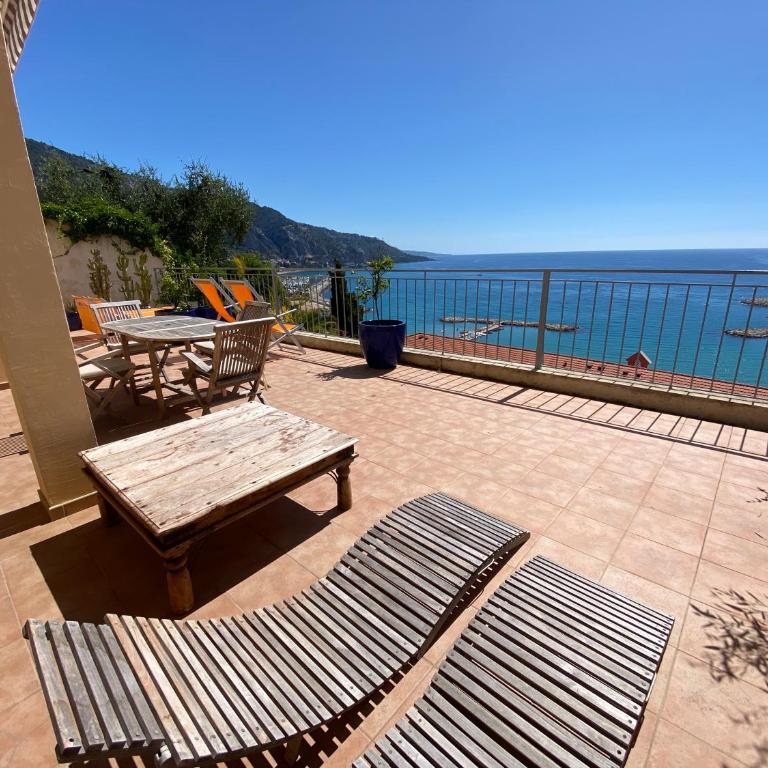 Villa l'ensoleillée vue panoramique mer, 250 m de la plage et du centre ville - Appartement - Vue sur Mer - 16