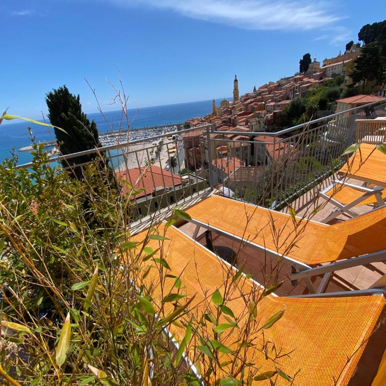 Villa l'ensoleillée vue panoramique mer, 250 m de la plage et du centre ville - Studio - Vue sur Mer - 8