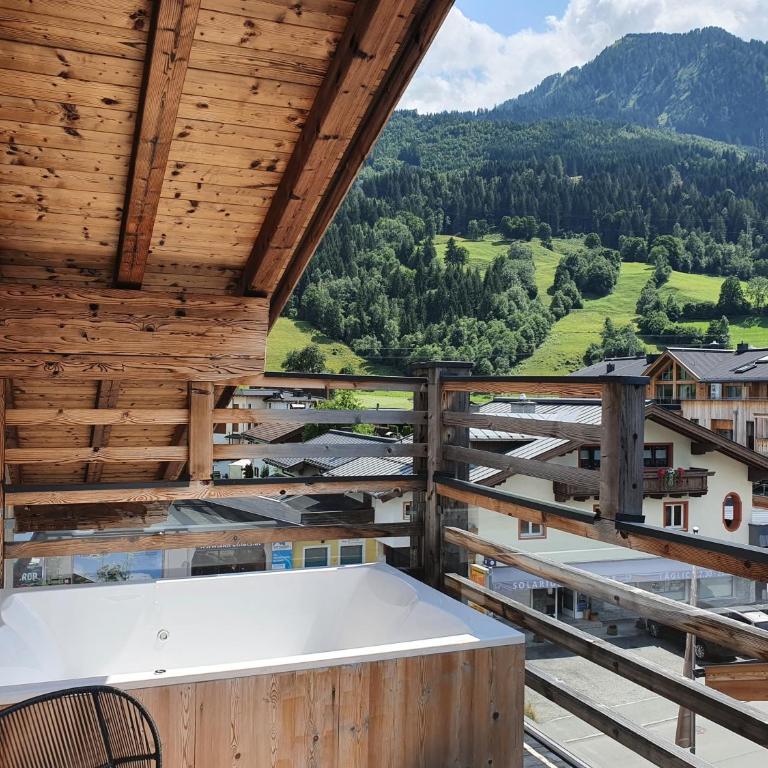 24 by AvenidA - Mountain Residence - Penthouse-Apartment mit 3 Schlafzimmern und Badewanne im Freien - 3