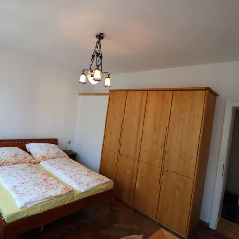 Altbautraum am Gärtnerplatz 120 m2 - Three-Bedroom Apartment - 9