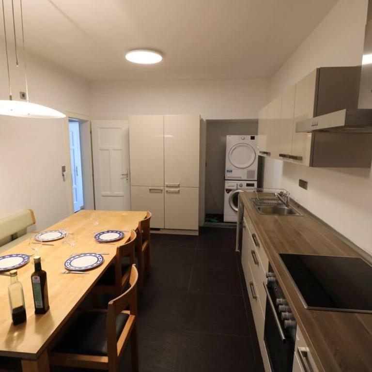 Altbautraum am Gärtnerplatz 120 m2 - Three-Bedroom Apartment - 12