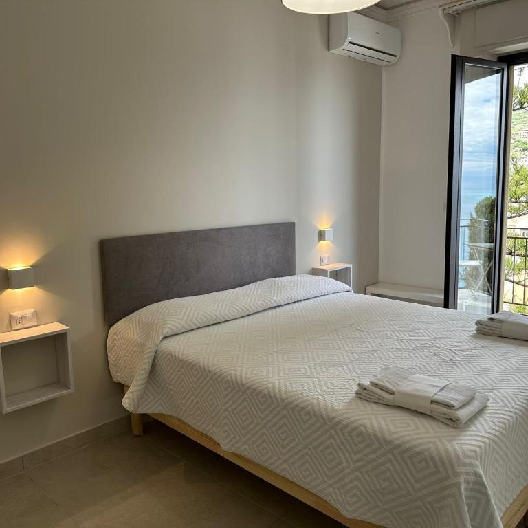 MIRA taormina rooms - Camera Queen con Vista Mare - 1