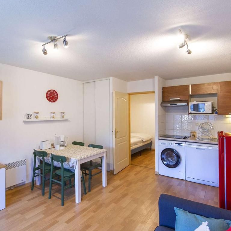 T2 cosy en centre-ville avec parking, proche commodités, 3 stations de ski, non fumeur - Appartement 1 Chambre - 8