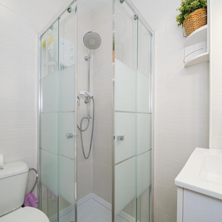 Casa Terra: Apartment 50 meters from the beach - Three-Bedroom Apartment - 23