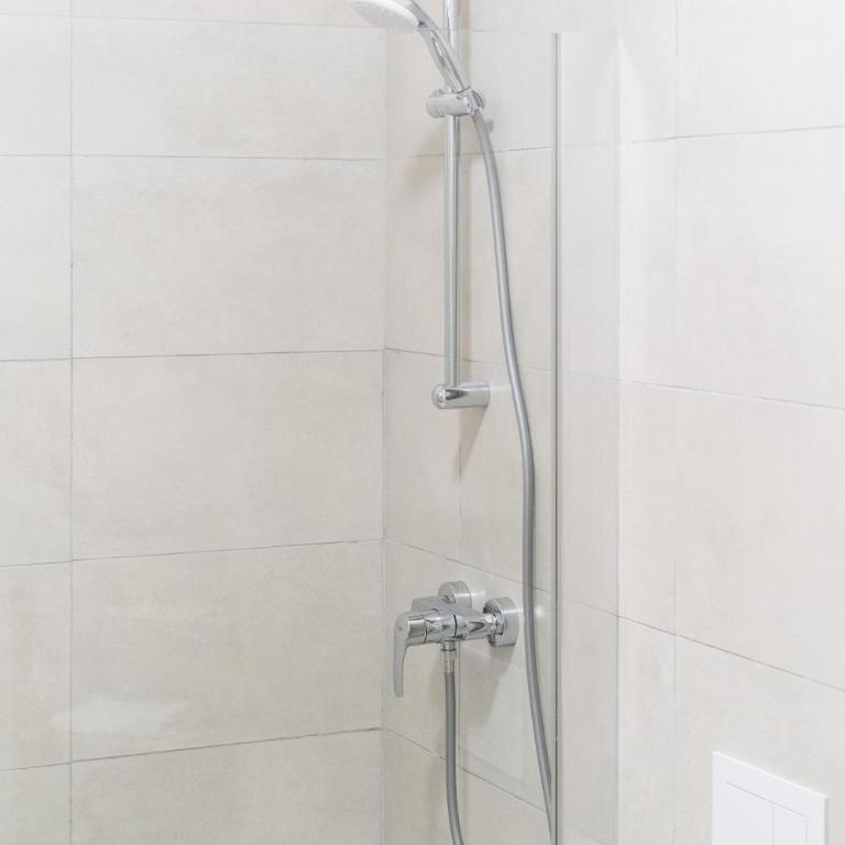 Residenza Leoncino - Camera Matrimoniale con Bagno Privato Esterno - 5