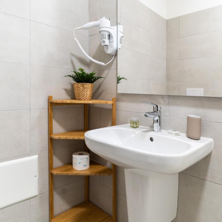 Residenza Leoncino - Camera Quadrupla con Bagno - 7