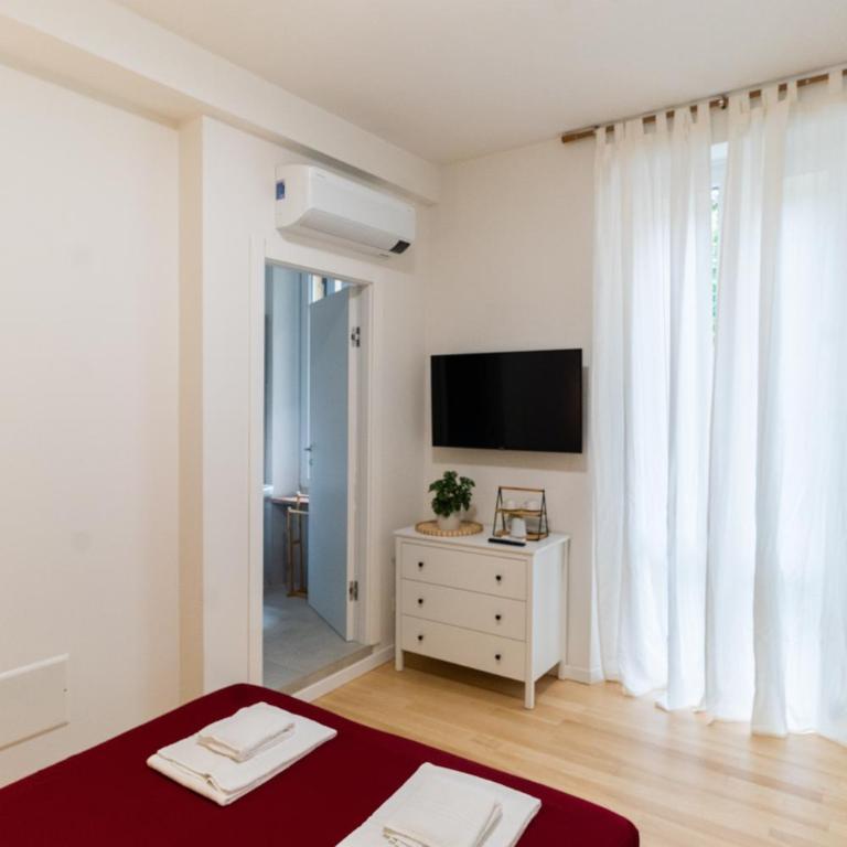 Residenza Leoncino - Camera Quadrupla con Balcone - 10