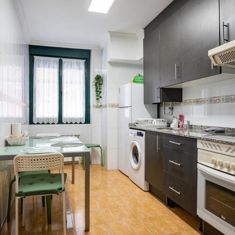 Apartamento céntrico con wifi y parking de coche tamaño medio - Apartamento de 2 dormitorios - 36