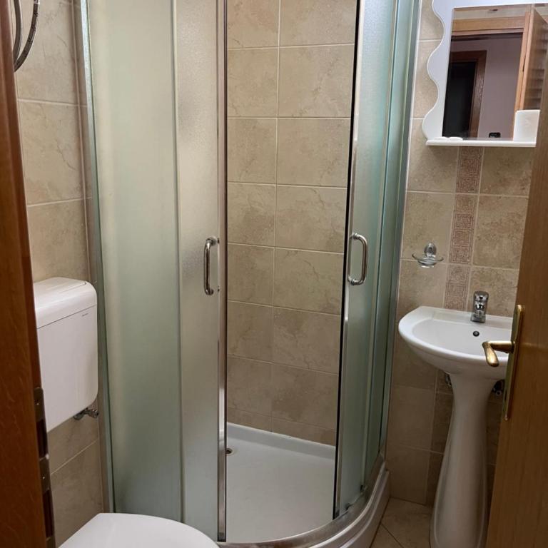 Apartmani Goran i Jelena Zec - Dvokrevetna Soba sa Bračnim Krevetom - 11