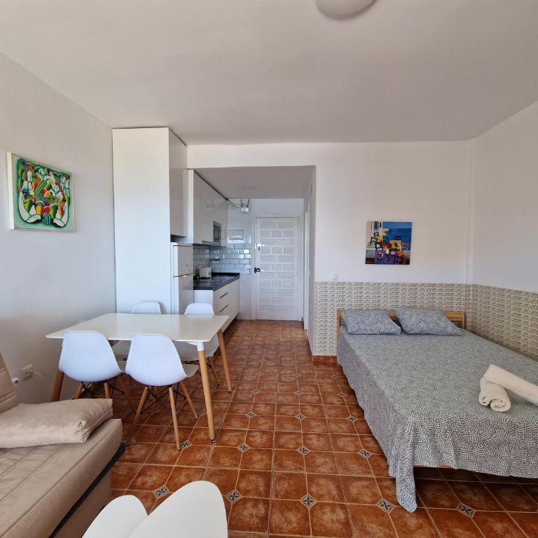 G&G Benalbeach Mediterranean Terrace - Studio with Ocean View - 6