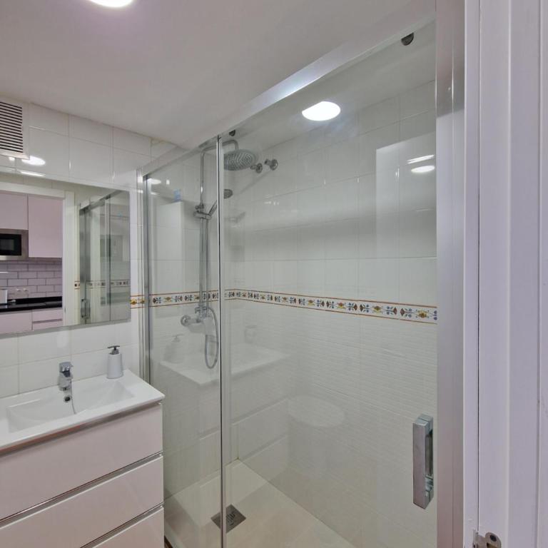 G&G Benalbeach Mediterranean Terrace - Studio with Ocean View - 9