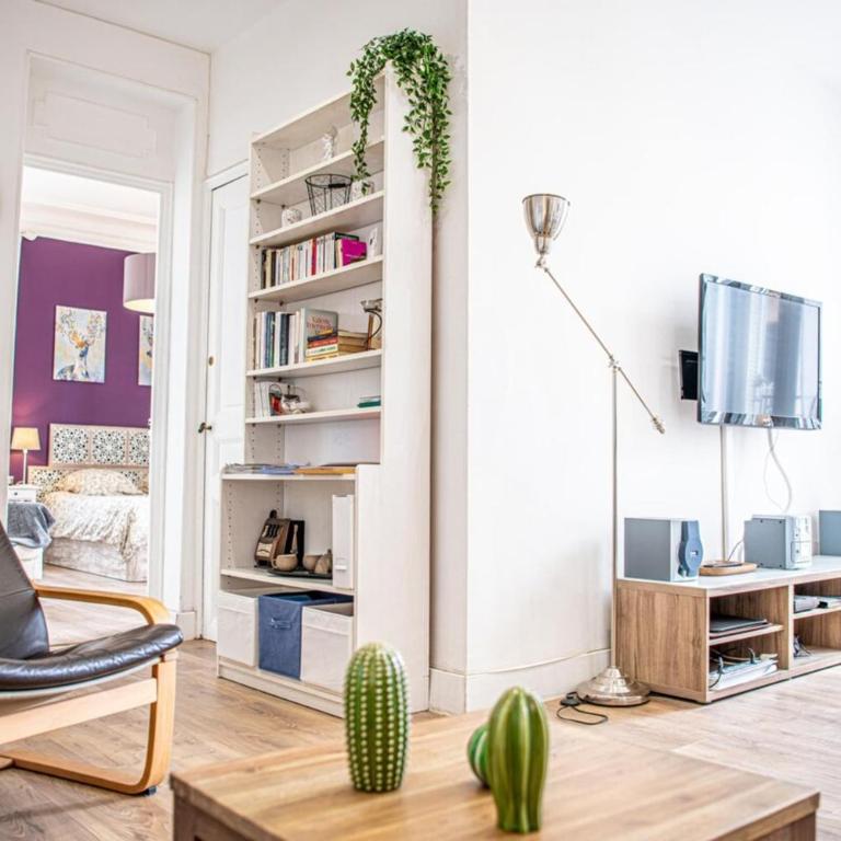 Grand 2 chambres avec balcon Parc Longchamp - Apartment - 10