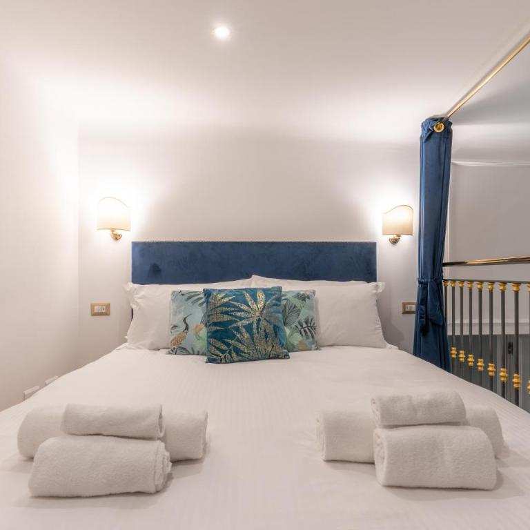 Duomo Smart Suites - Luxury Quadruple Room - 27