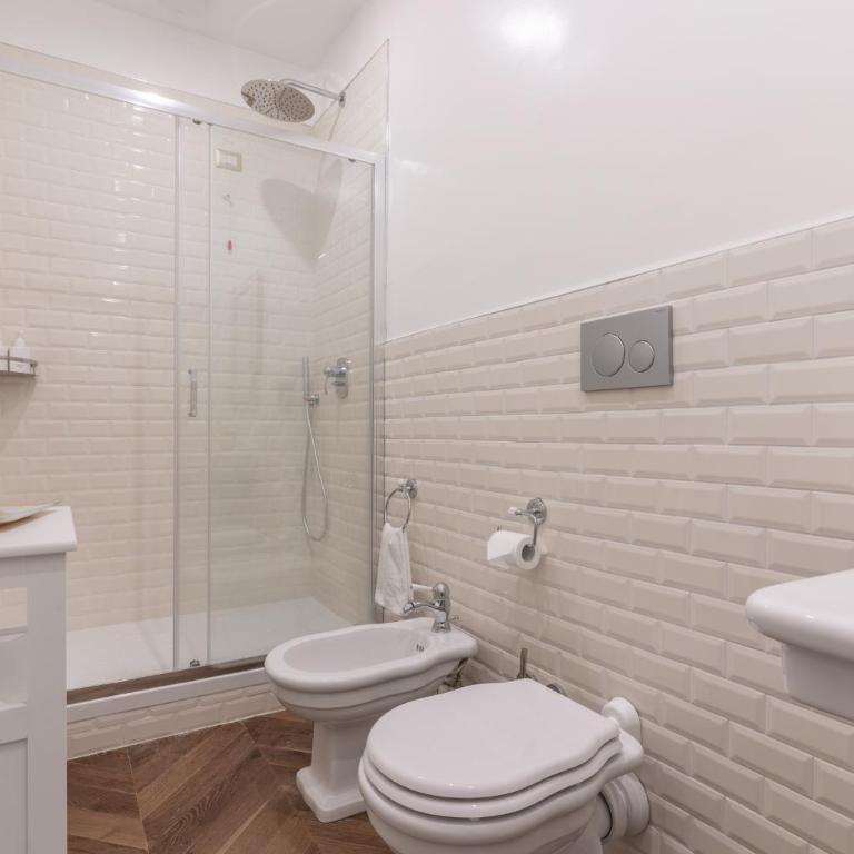Duomo Smart Suites - Classic Quadruple Room - 7
