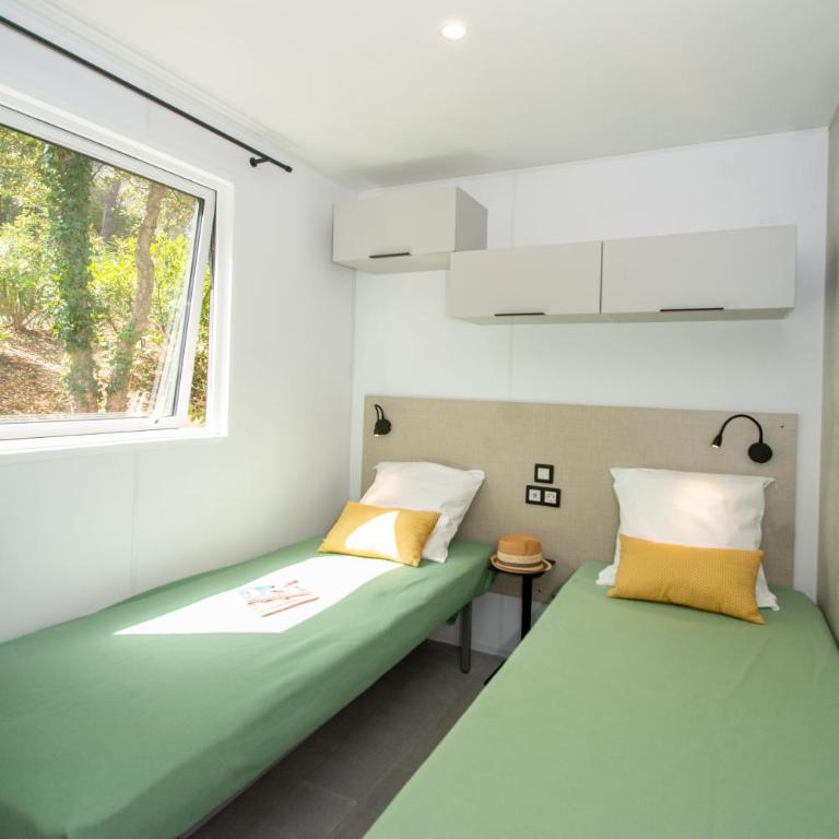 Camping Le Camp Du Domaine - Mobile Home - 2