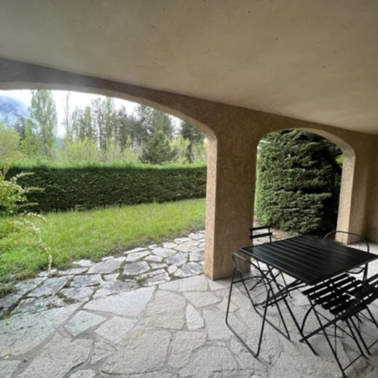 Bas de villa en face du lac de Savines - Maison 1 Chambre - 1