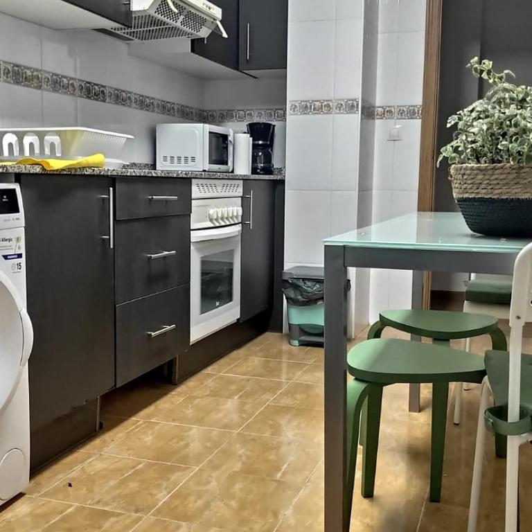 Apartamento céntrico con wifi y parking de coche tamaño medio - Apartamento de 2 dormitorios - 35