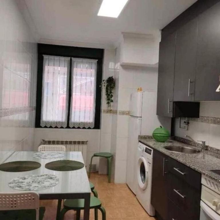 Apartamento céntrico con wifi y parking de coche tamaño medio - Apartamento de 2 dormitorios - 39