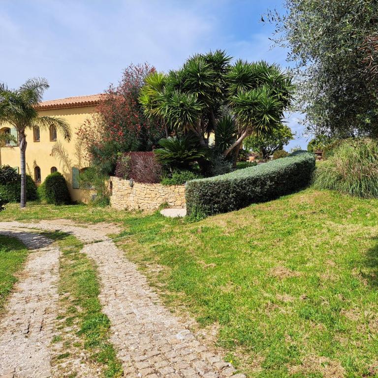 Rez de jardin villa independant Presqu'ile de Giens - Apartment - 30